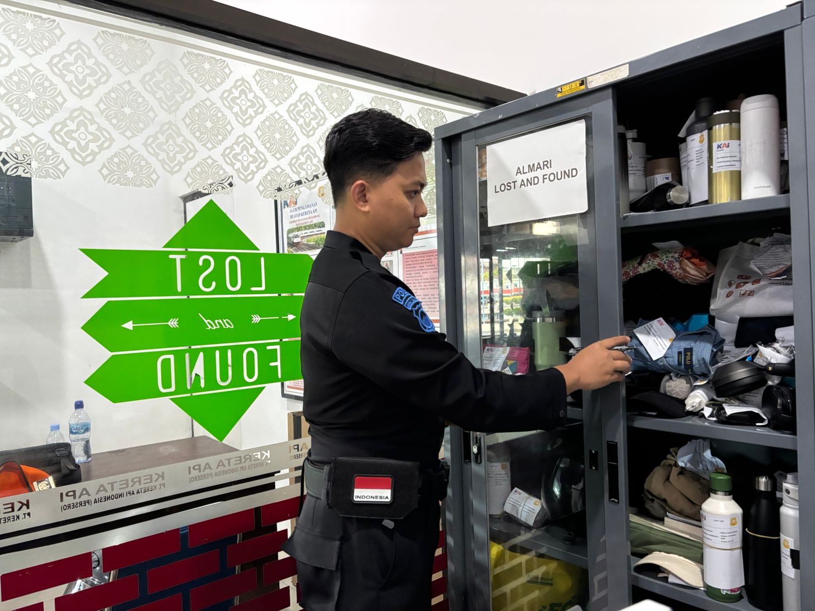 Sejumlah barang tertinggal di wilayah KAI Daop 4 Semarang. (matasemarang.com/Lia Dina)