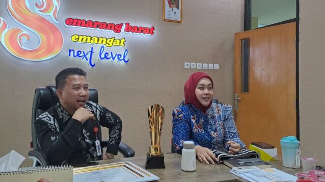 Bunda PAUD bersama Camat Semarang Barat. (matasemarang.com/Lia Dina)