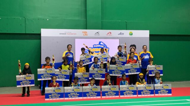 Para pemenang festival SenengMinton Semarang 2025. (matasemarang.com/Lia Dina)