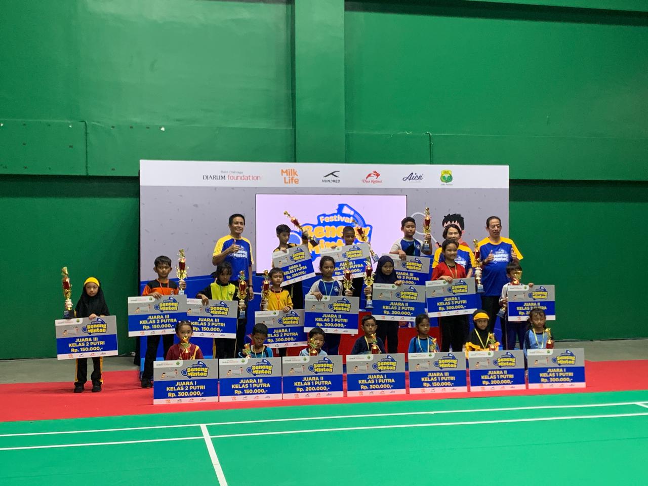 Para pemenang festival SenengMinton Semarang 2025. (matasemarang.com/Lia Dina)
