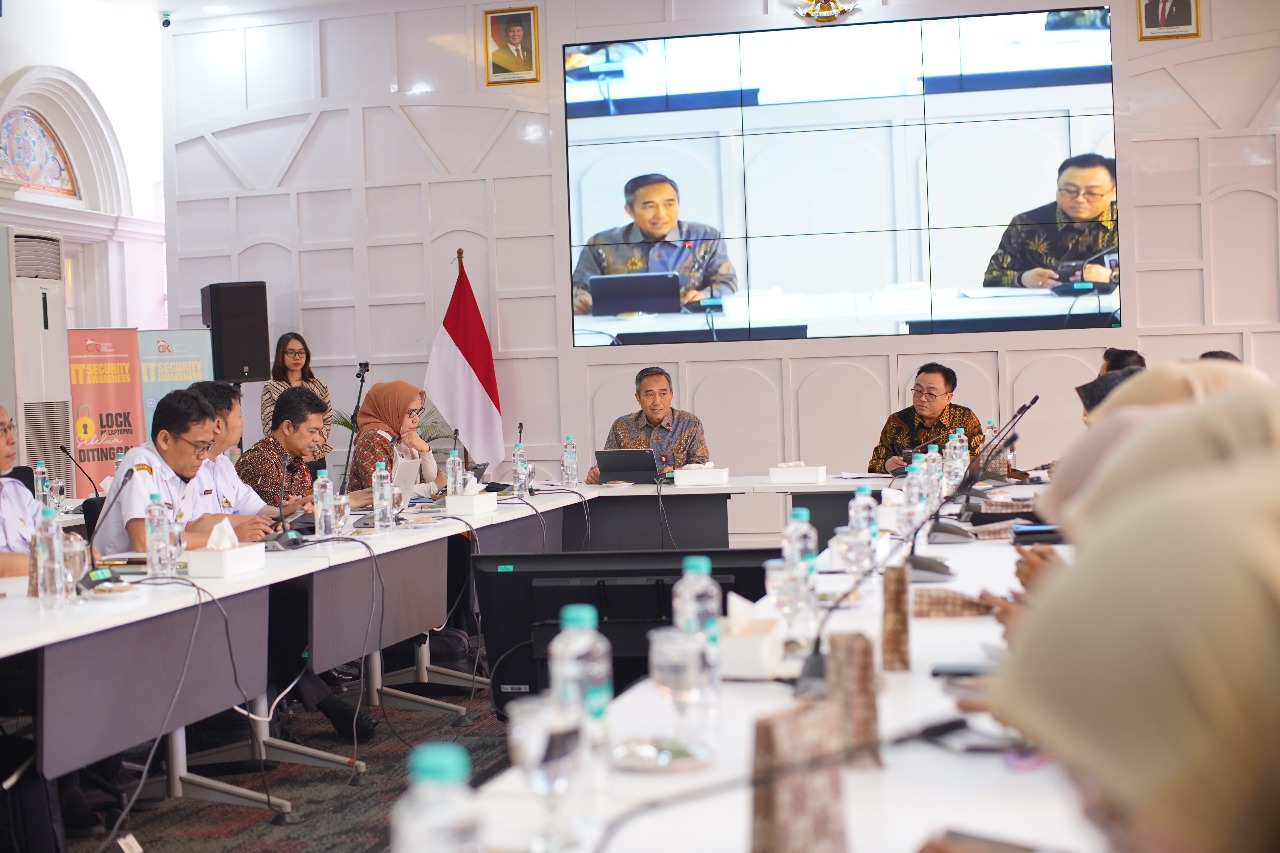 Rapat Pimpinan Satgas Pasti di kantor OJK Jateng, 19 November 2025 (foto: OJK Jateng)