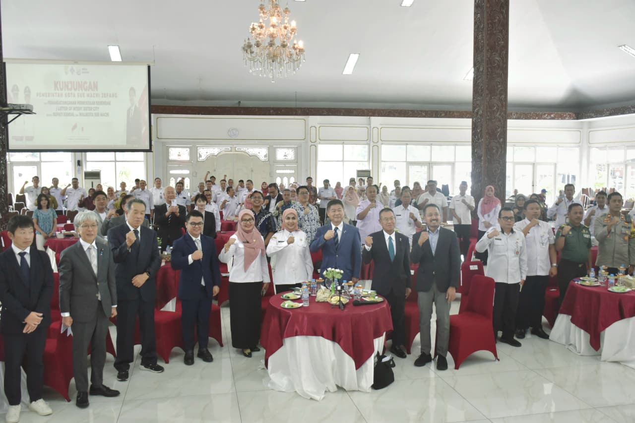 Bupati Kendal saat menerima kunjungan Wali Kota Sue Machi Jepang, Rabu 26 November 2025 (foto: Pemkab Kendal)