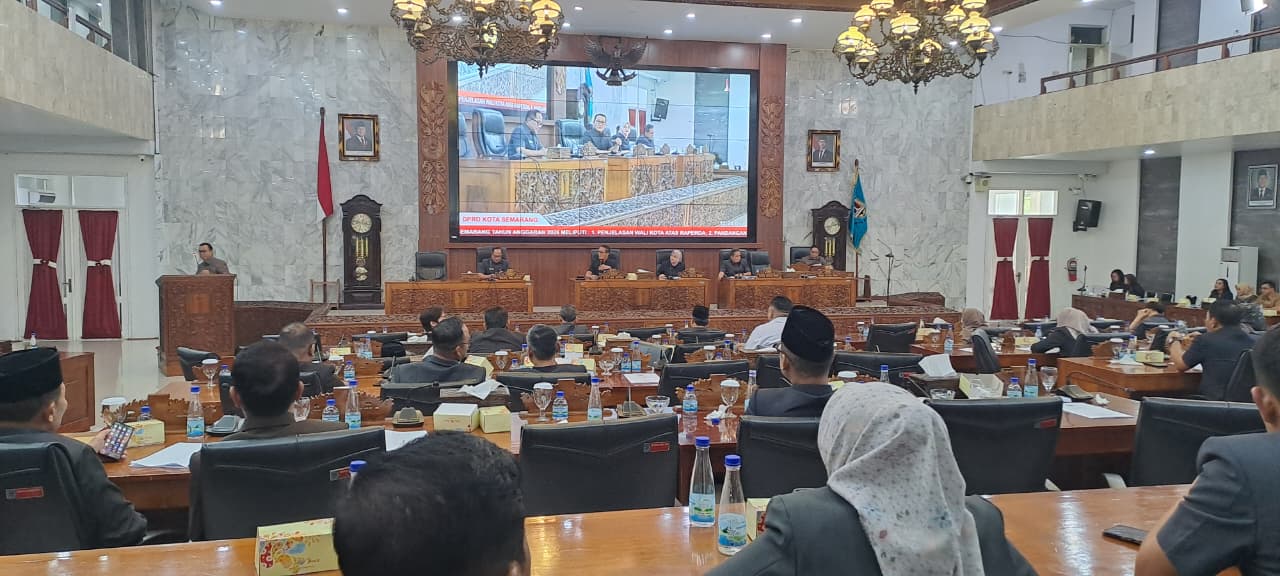 Rapat Paripurna DPRD Kota Semarang. (matasemarang.com/Lia Dina)
