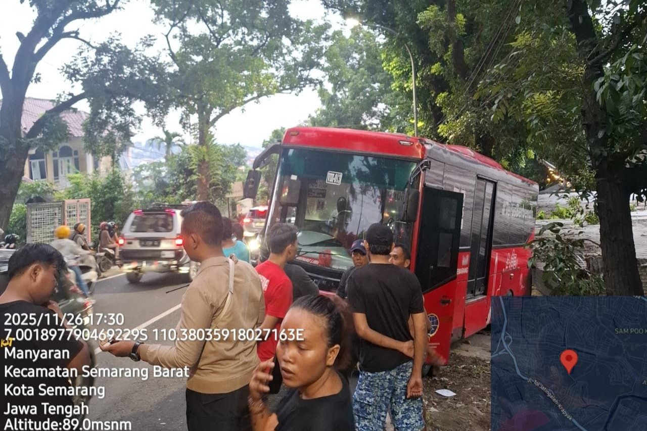 Kecelakaan tunggal armada Trans Semarang di Manyaran Rabu 26 November 2025 (foto: Trans Semarang)
