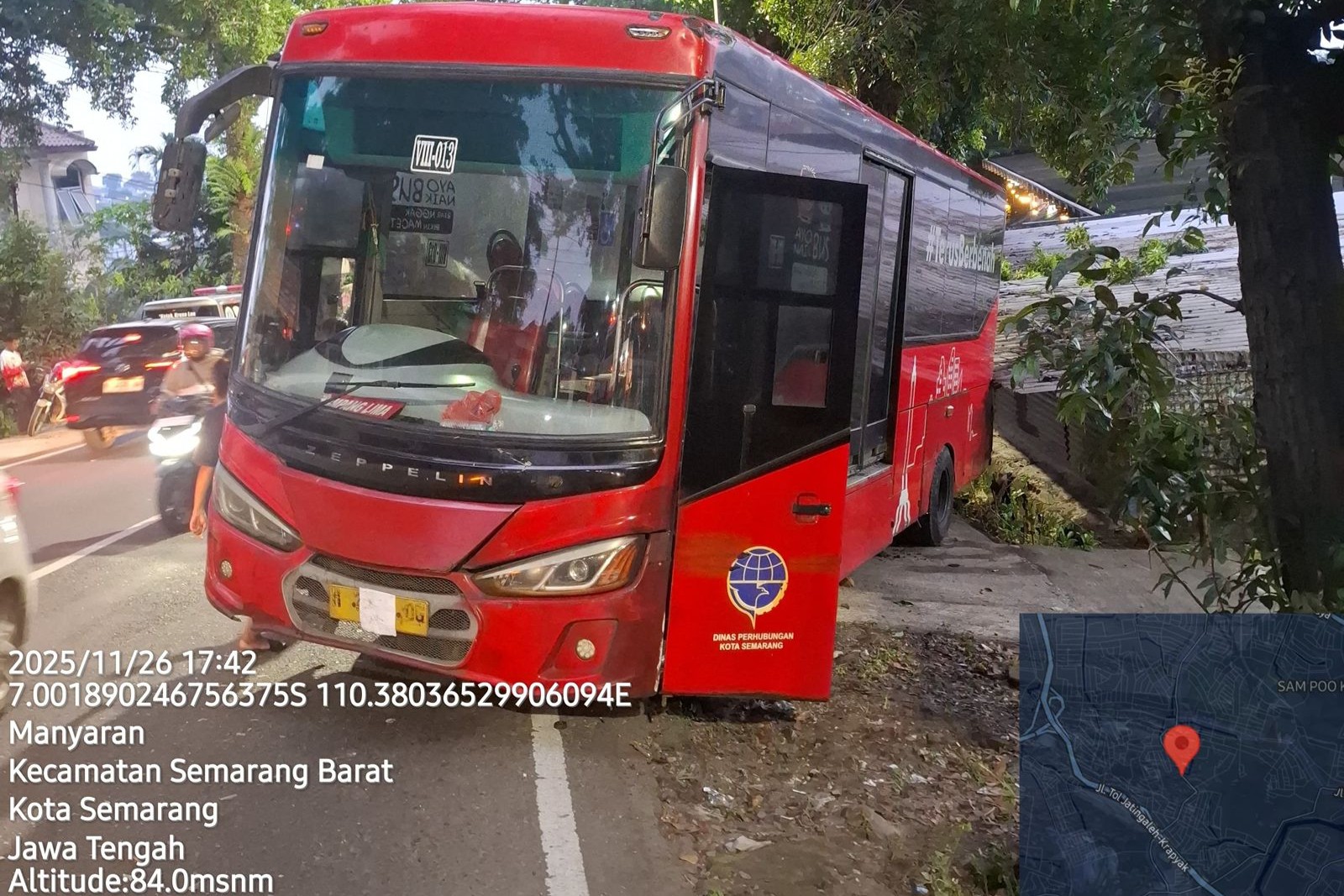 Kecelakaan tunggal armada Trans Semarang di Manyaran Rabu 26 November 2025 (foto: Trans Semarang)