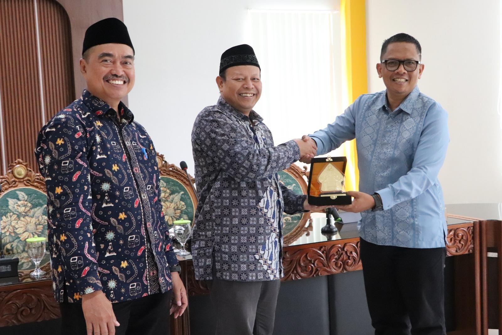 LPMPP Unsoed menggelar Review Eksternal SPMI pada Rabu 26 November 2025 (foto: Humas Unsoed) LPMPP Unsoed menggelar Review Eksternal SPMI pada Rabu 26 November 2025 (foto: Humas Unsoed)