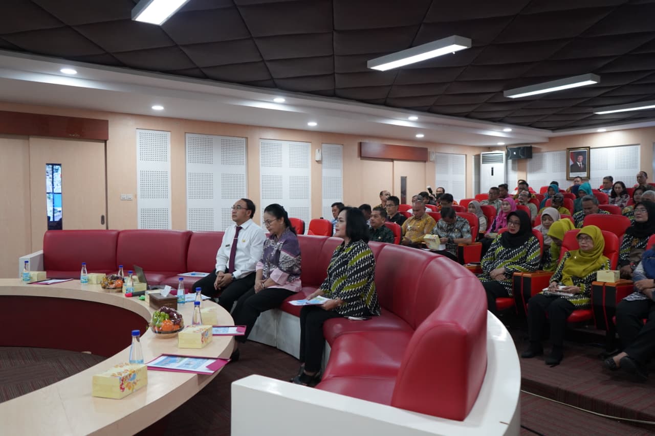 Wali kota Semarang saat mengikuti verifikasi dokumen pada penilaian kota sehat Swasti Saba pada Agustus lalu. (matasemarang.com/Lia Dina) Wali kota Semarang saat mengikuti verifikasi dokumen pada penilaian kota sehat Swasti Saba pada Agustus lalu. (matasemarang.com/Lia Dina)