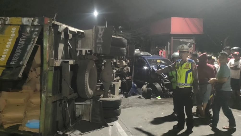 Kecelakaan di Jalan Perintis Kemerdekaan, Jumat 7 November 2025 malam (foto: Polsek Banyumanik)