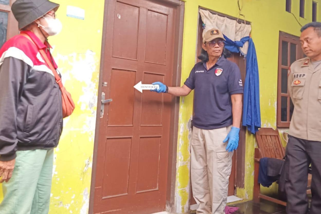 Pria ditemukan meninggal dunia di kamar kos (foto: Polsek Gajahmungkur)