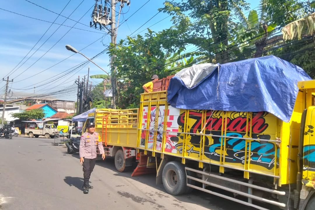 Truk tak kuat menanjak di Jalan Pawiatan Luhur, Selasa 18 November 2025 (foto: Polsek Banyumanik) Truk tak kuat menanjak di Jalan Pawiatan Luhur, Selasa 18 November 2025 (foto: Polsek Banyumanik)