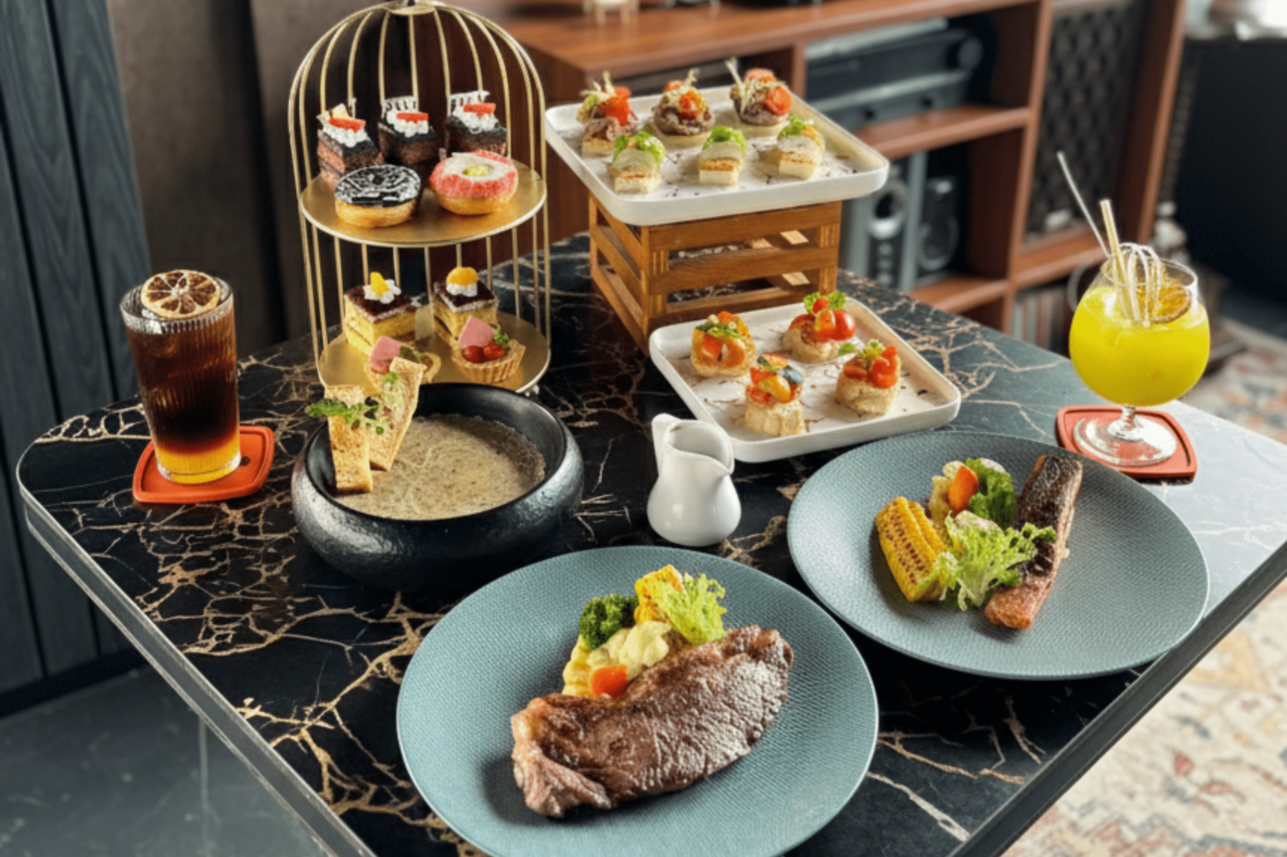 Menu Black Gold Party di Hotel Quest Prime Pemuda. (matasemarang.com/Lia DIna) Menu Black Gold Party di Hotel Quest Prime Pemuda. (matasemarang.com/Lia DIna)