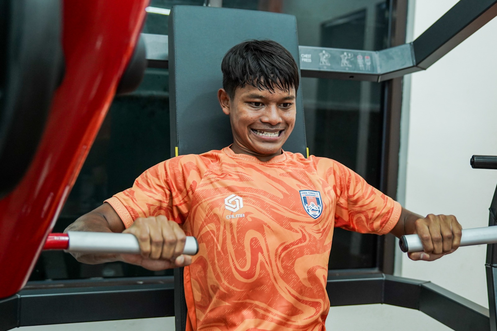 latihan fisik pemain Kendal Tornado FC. (matasemarang.com/Lia DIna) latihan fisik pemain Kendal Tornado FC. (matasemarang.com/Lia DIna)