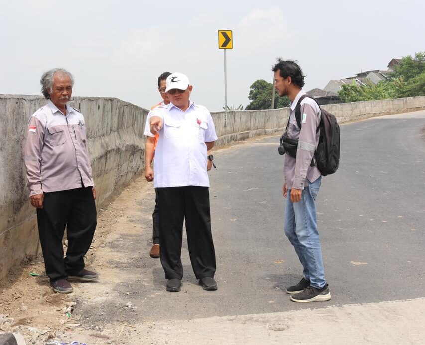 DPU meninjau perbaikan tanjakan Kalipancur. (matasemarang.com/Lia Dina)