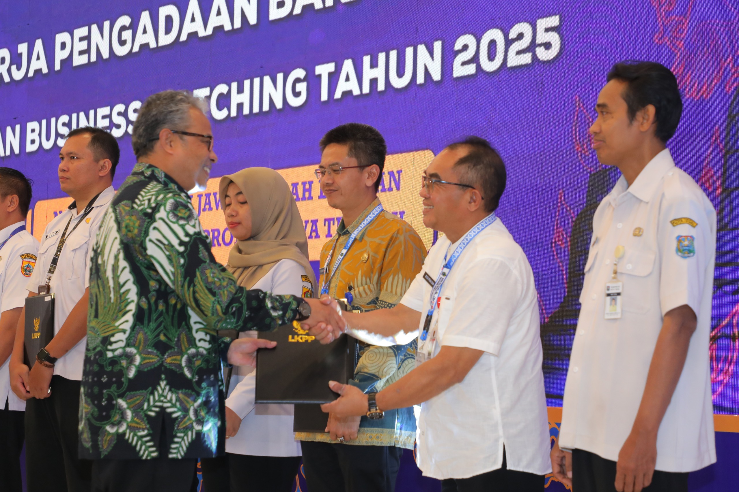 kota Semarang terima penghargaan UKPBJ tingkat nasional. (matasemarang.com/Lia Dina)