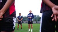 elatih Timnas U-20 Indonesia, Nova Arianto, memimpin seleksi pemain di Lapangan Garudayaksa Football Academy, Bekasi (PSSI) elatih Timnas U-20 Indonesia, Nova Arianto, memimpin seleksi pemain di Lapangan Garudayaksa Football Academy, Bekasi (PSSI)