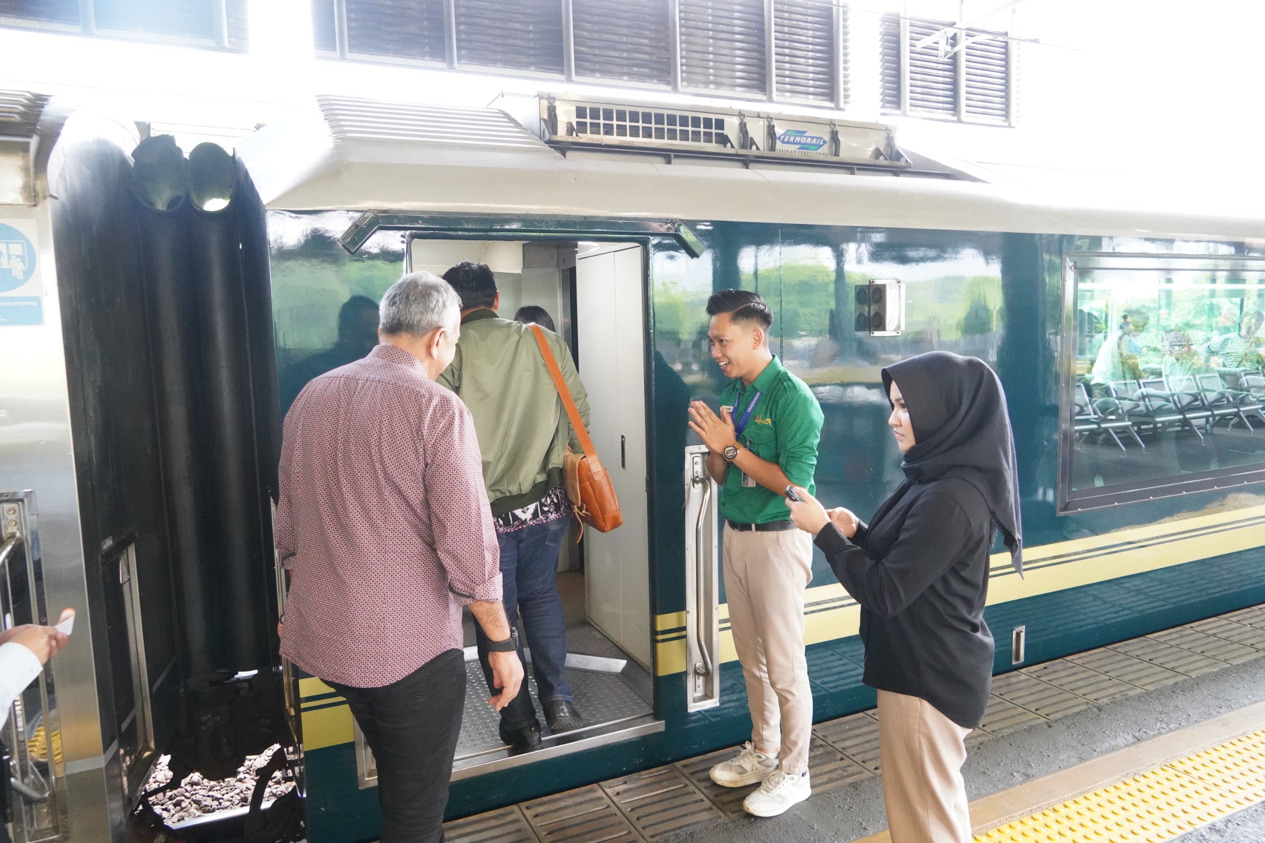 kereta wisata. (matasemarang.com/Lia Dina)