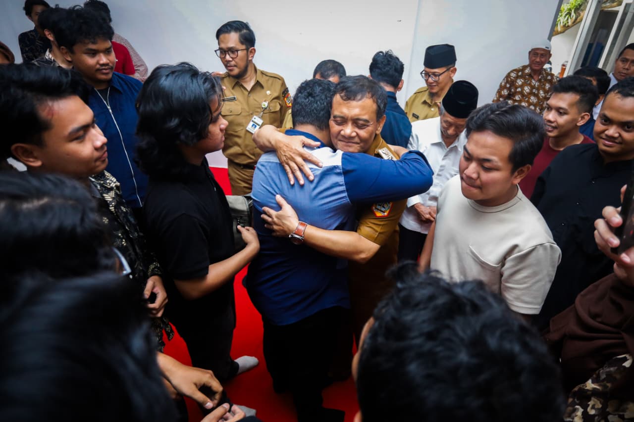 Gubernur Jateng Ahmad Luthfi saat di Asrama Mahasiswa Aceh, Jalan Iwenisari, Tembalang (foto: Pemprov Jateng) Gubernur Jateng Ahmad Luthfi saat di Asrama Mahasiswa Aceh, Jalan Iwenisari, Tembalang (foto: Pemprov Jateng)