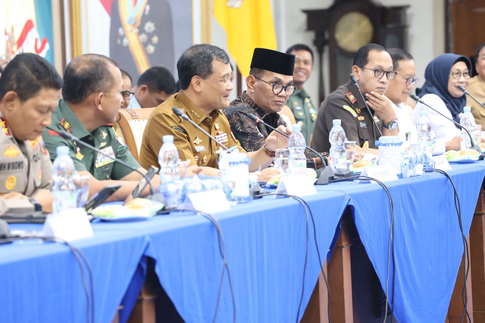 Ketua DPRD Jateng Sumanto dalam Rapat Koordinasi Lintas Sektoral Jelang Natal dan Tahun Baru di Gradhika Bhakti Praja Semarang, Senin, 8 Desember 2025
