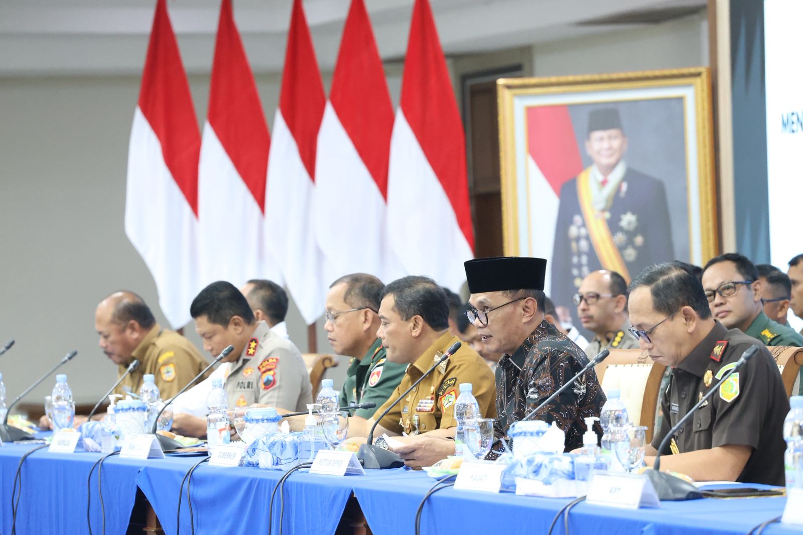 Ketua DPRD Jateng Sumanto dalam Rapat Koordinasi Lintas Sektoral Jelang Natal dan Tahun Baru di Gradhika Bhakti Praja Semarang, Senin, 8 Desember 2025