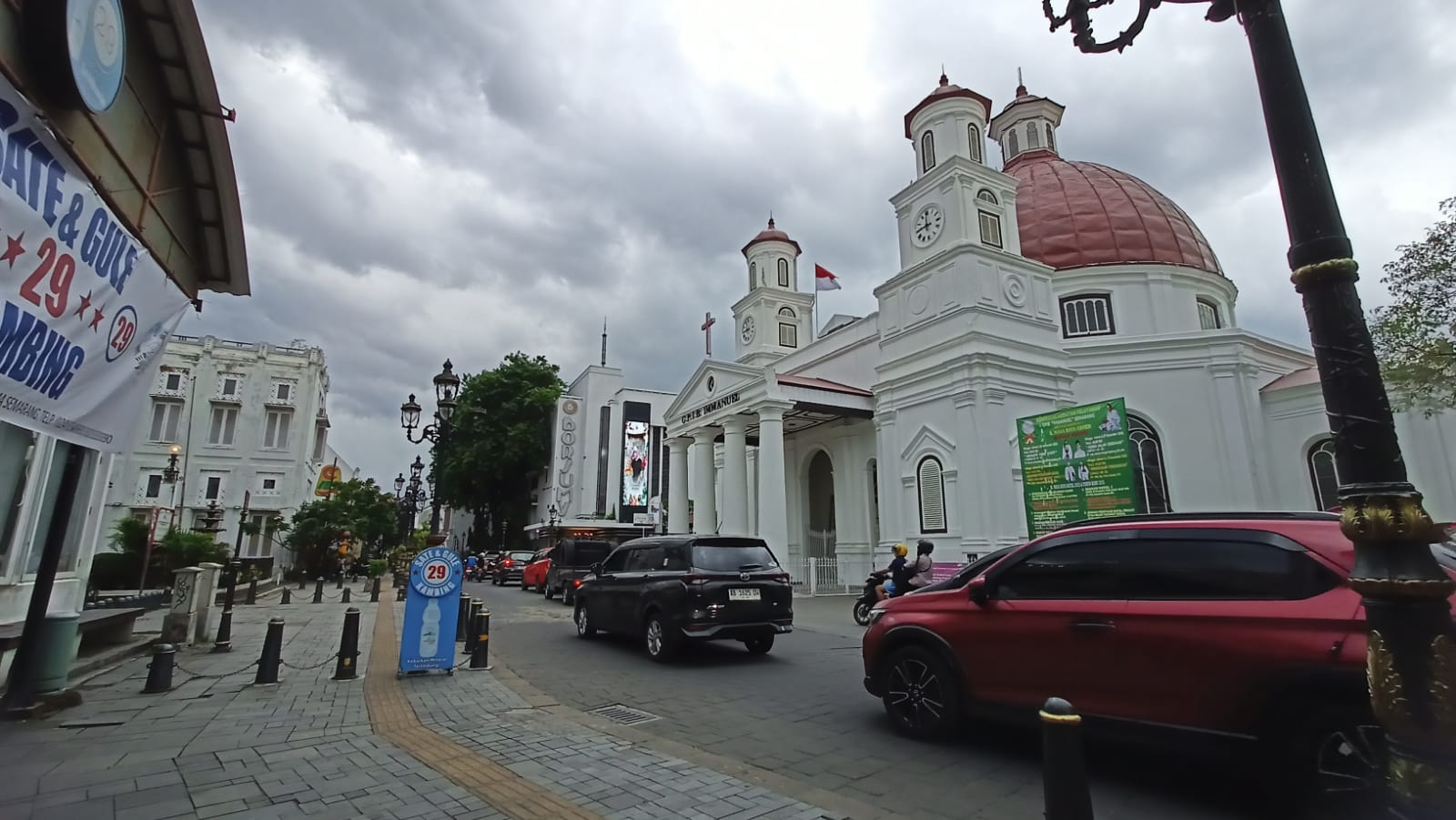 Kawasan Kota Lama bersih dari kabel udara. (matasemarang.com/Lia dina) Kawasan Kota Lama bersih dari kabel udara. (matasemarang.com/Lia dina)