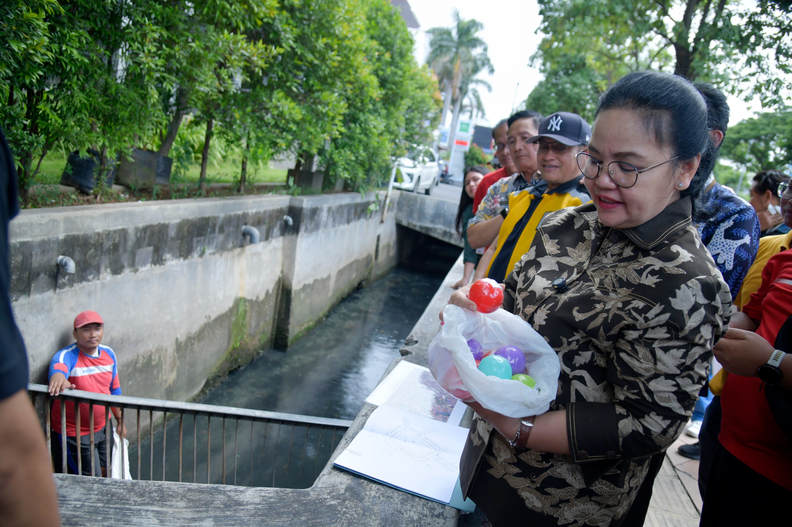 Uji coba bola GPS di kawasan SImpang Lima. (matasemarang.com/Lia Dina)