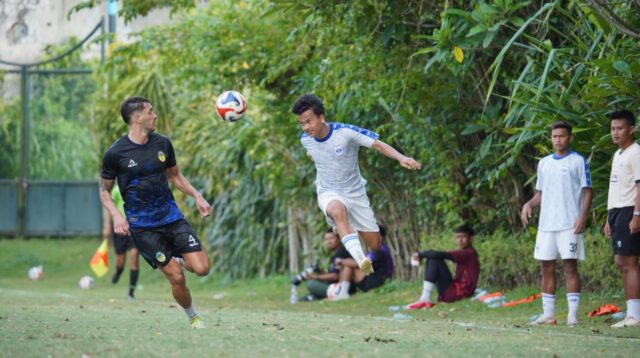 Laga ujicoba PSIS -PSIM. (matasemarang.com/Lia Dina)