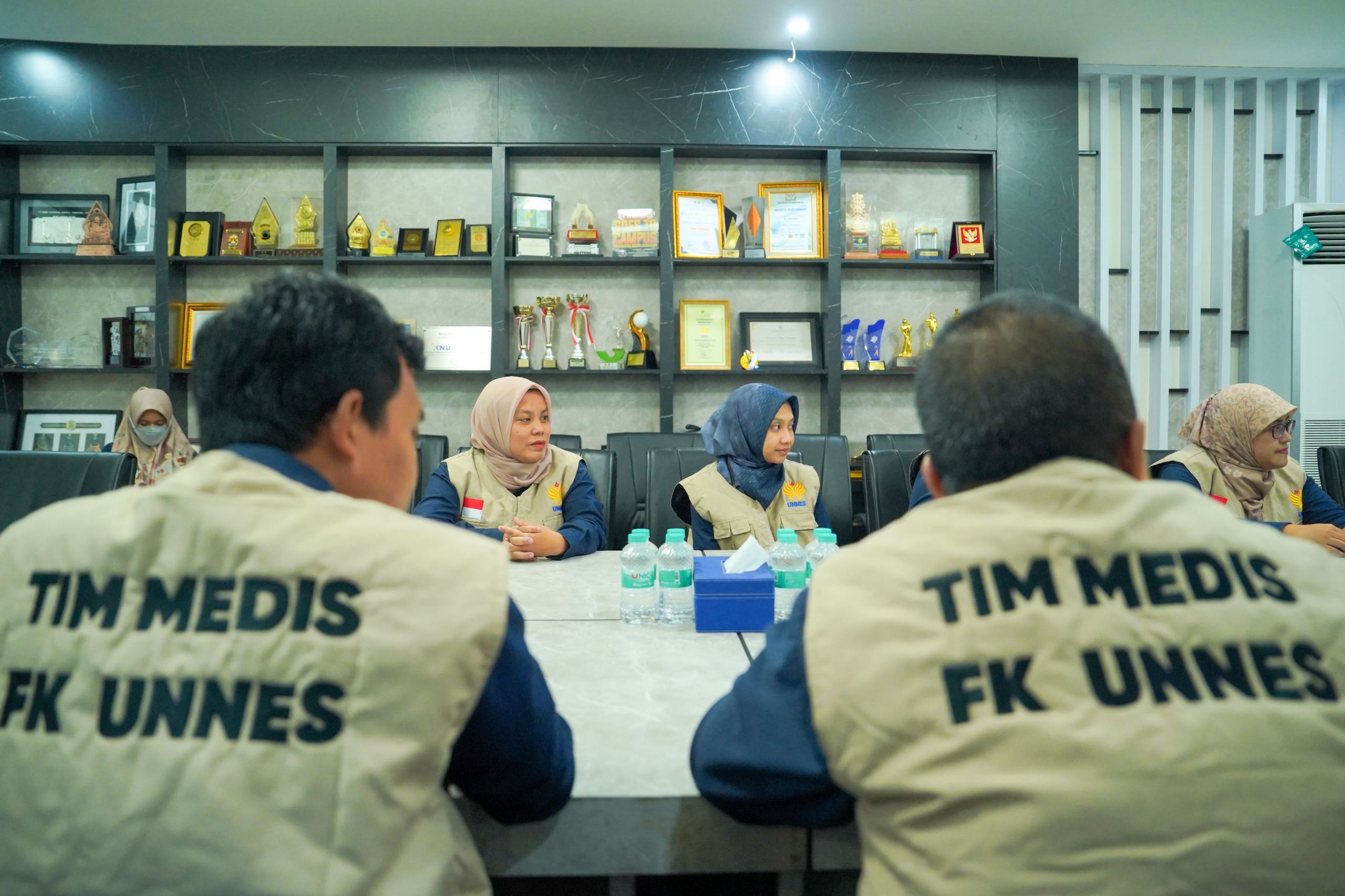 FK Unnes kirim relawan medis ke bencana Aceh. (matasemarang.com/Lia Dina) FK Unnes kirim relawan medis ke bencana Aceh. (matasemarang.com/Lia Dina)