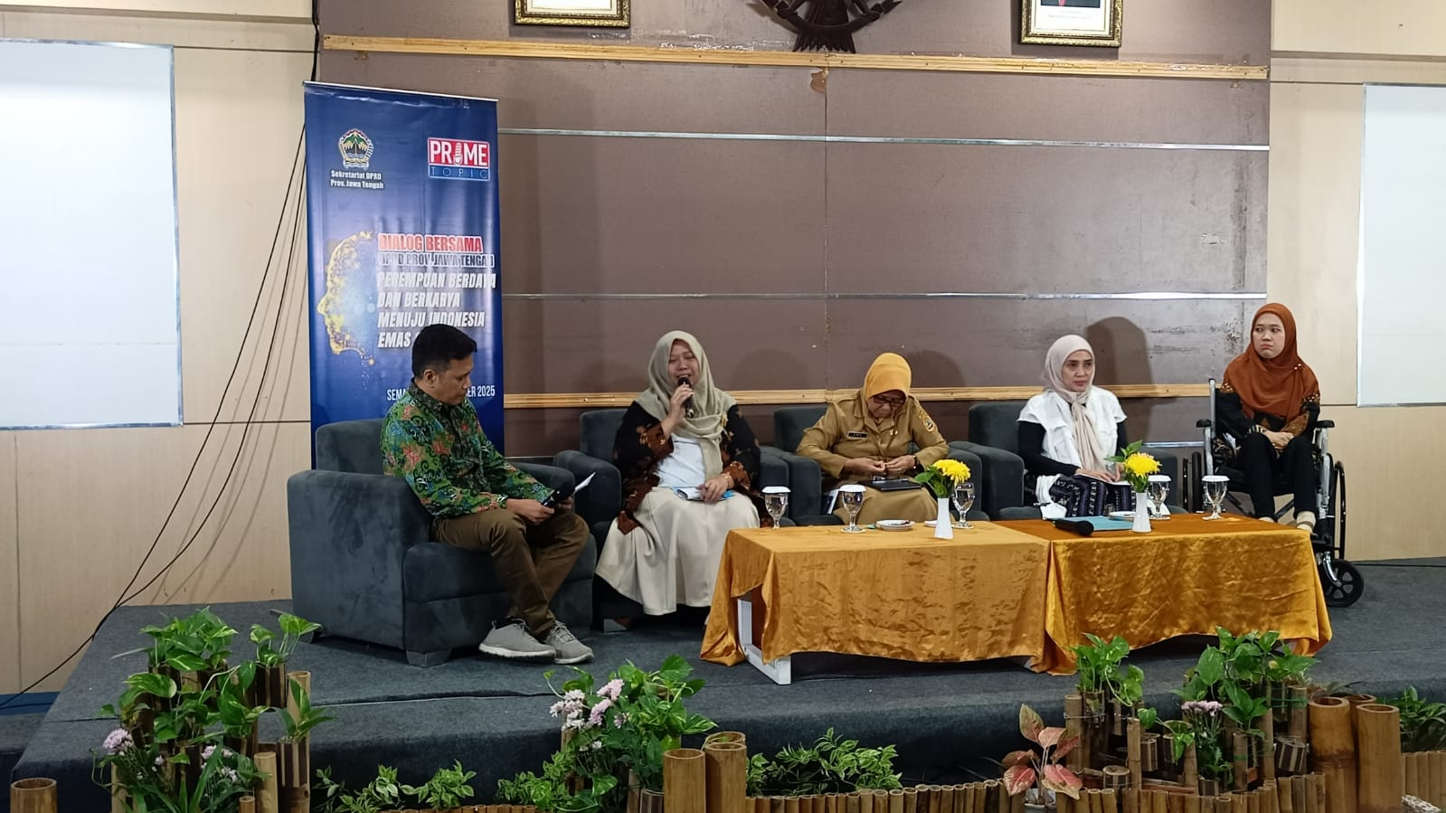 Dialog “Perempuan Berdaya dan Berkarya Menuju Indonesia Emas 2045” di Semarang, Senin 15 Desember 2025 (matasemarang.com/ Ade Lukmono) Dialog “Perempuan Berdaya dan Berkarya Menuju Indonesia Emas 2045” di Semarang, Senin 15 Desember 2025 (matasemarang.com/ Ade Lukmono)