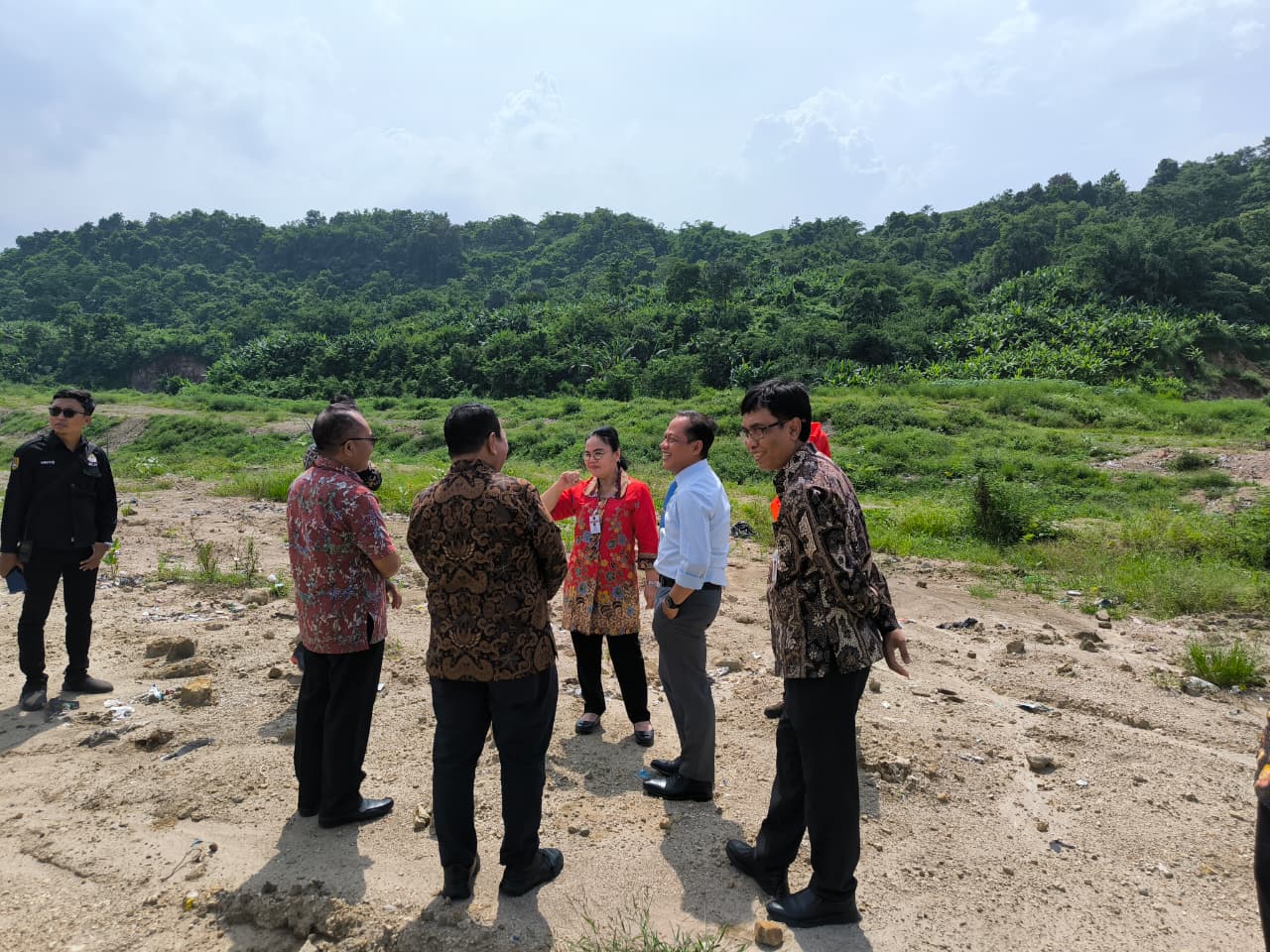 Kunjungan Menteri Lingkungan Hidup ke TPA Jatibarang Semarang. (matasemarang.com/Lia Dina)