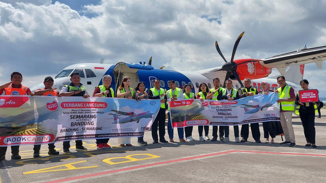 Penerbangan perdana Semarang - Bandung (matasemarang.com/Lia DIna)