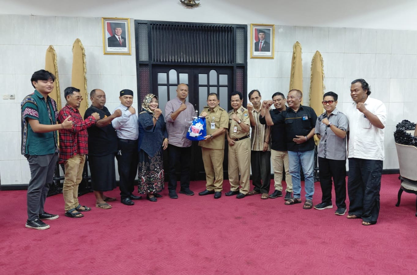 Seniman Kabupaten Semarang tampil dalam aksi “Satu Hati Satu Aksi” untuk menggalang dana bagi korban bencana (foto: LKK Semarang) Seniman Kabupaten Semarang tampil dalam aksi “Satu Hati Satu Aksi” untuk menggalang dana bagi korban bencana (foto: LKK Semarang)