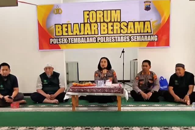Polsek Tembalang menggelar pelatihan pemulasaran jenazah (foto: Polsek Tembalang)