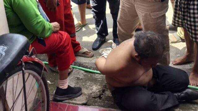 Warga menangkap pelaku jambret HP di Semarang Barat (foto: Polsek Semarang Barat)