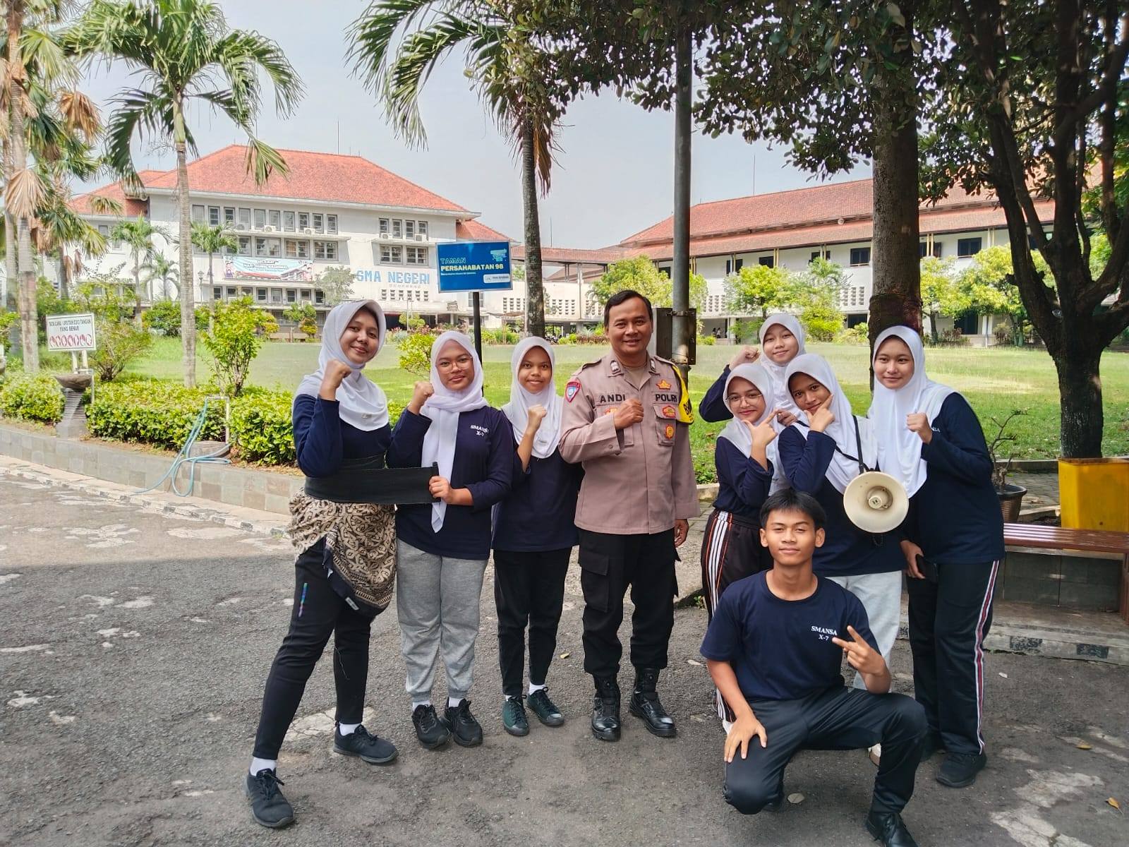 Polisi gelar survey literasi AI di SMA Negeri 1 Semarang (foto: Polsek Semarang Selatan)