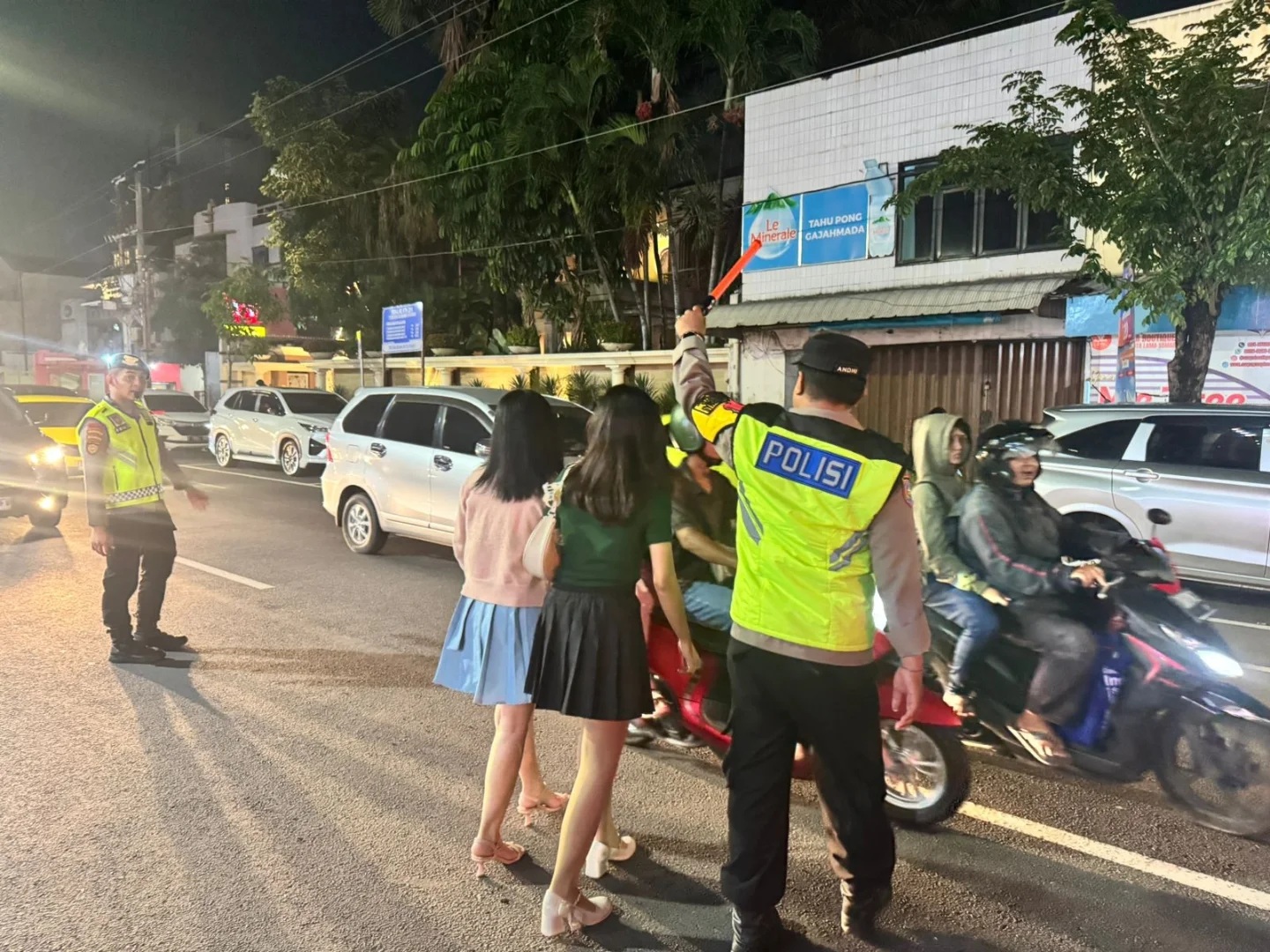 Polrestabes Semarang jaga keamanan natal (foto: Polrestabes Semarang)