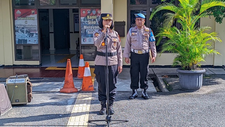 Kompol Kristiyastuti Handayani memimpin Apel Jam Pimpinan di Mapolsek Tembalang, Rabu 17 Desember 2025 (foto: Polsek Tembalang)