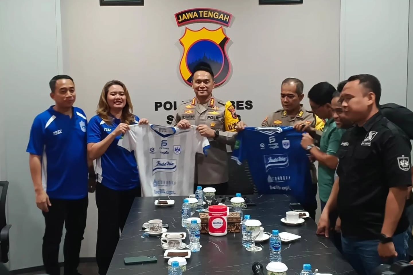 Manajemen PSIS dan suporter bertemu dengan kepolisian membahas keamanan, Minggu 28 Desember 2025 (foto: Polrestabes Semarang)