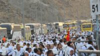 sebagian-jamaah-haji-berjalan-menuju-mina-1ikf9-dom