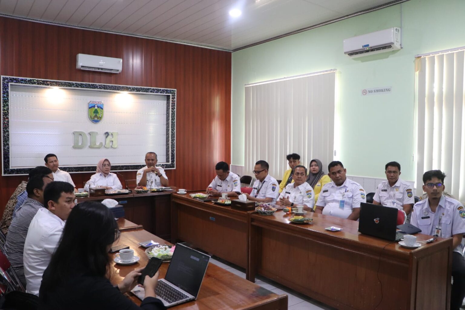 Komisi B DPRD Provinsi Jateng membahas pengelolaan hutan di Kantor DLH Kabupaten Jepara, Rabu 7 Januari 2026 (foto: DPRD Jateng)