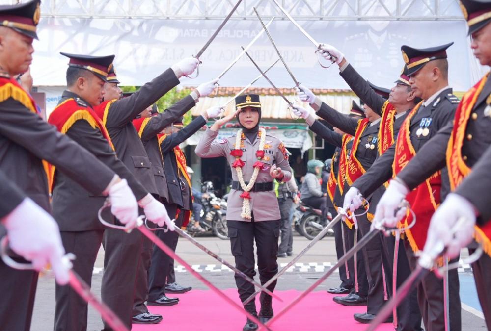 Kapolres Batang AKBP Veronica (foto: Pemkab Batang) Kapolres Batang AKBP Veronica (foto: Pemkab Batang)