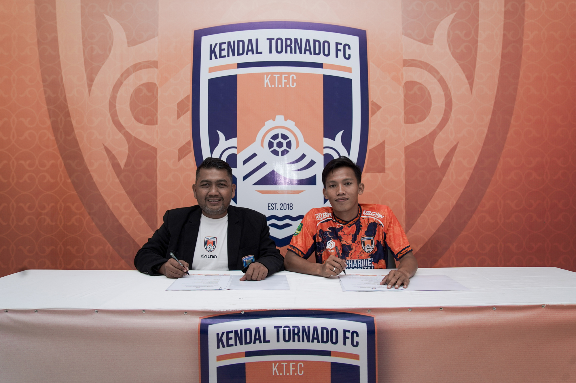 Kendal Tornado FC datangkan dua pemain baru. (matasemarang.com/Lia DIna) Kendal Tornado FC datangkan dua pemain baru. (matasemarang.com/Lia DIna)