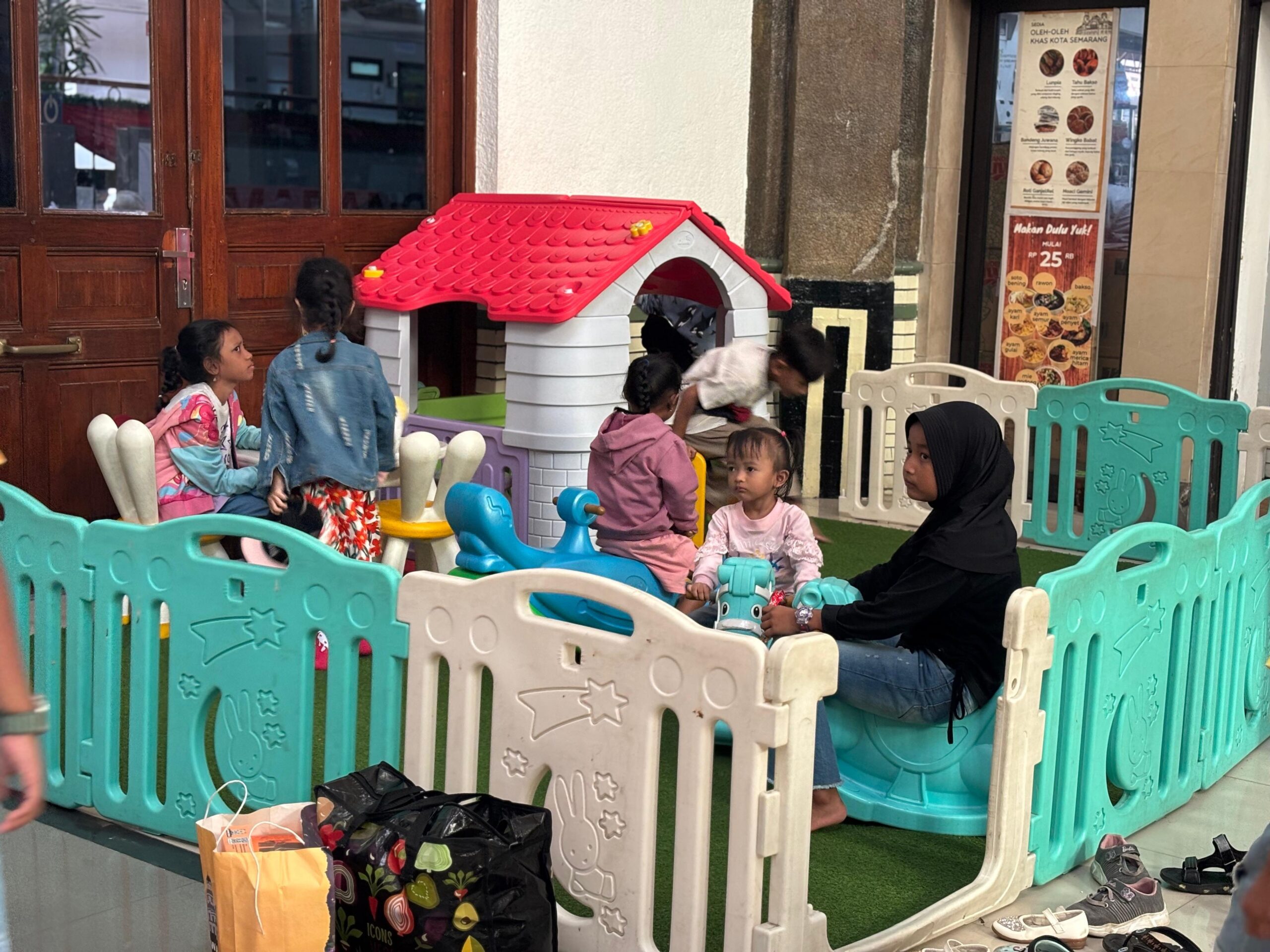 Area Playground di Stasiun Semarang Tawang. (matasemarang.com/Lia Dina)