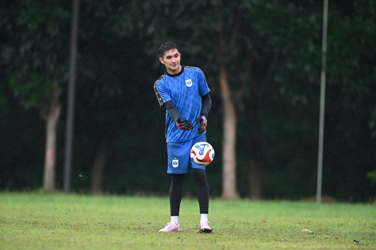 Kiper baru PSIS Semarang Mario Londok. (matasemarang.com/Lia Dina) Kiper baru PSIS Semarang Mario Londok. (matasemarang.com/Lia Dina)