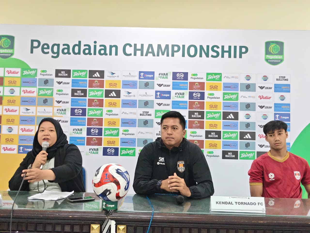 Press Conference Kendal Tornado FC. (matasemarang.com/Lia Dina) Press Conference Kendal Tornado FC. (matasemarang.com/Lia Dina)