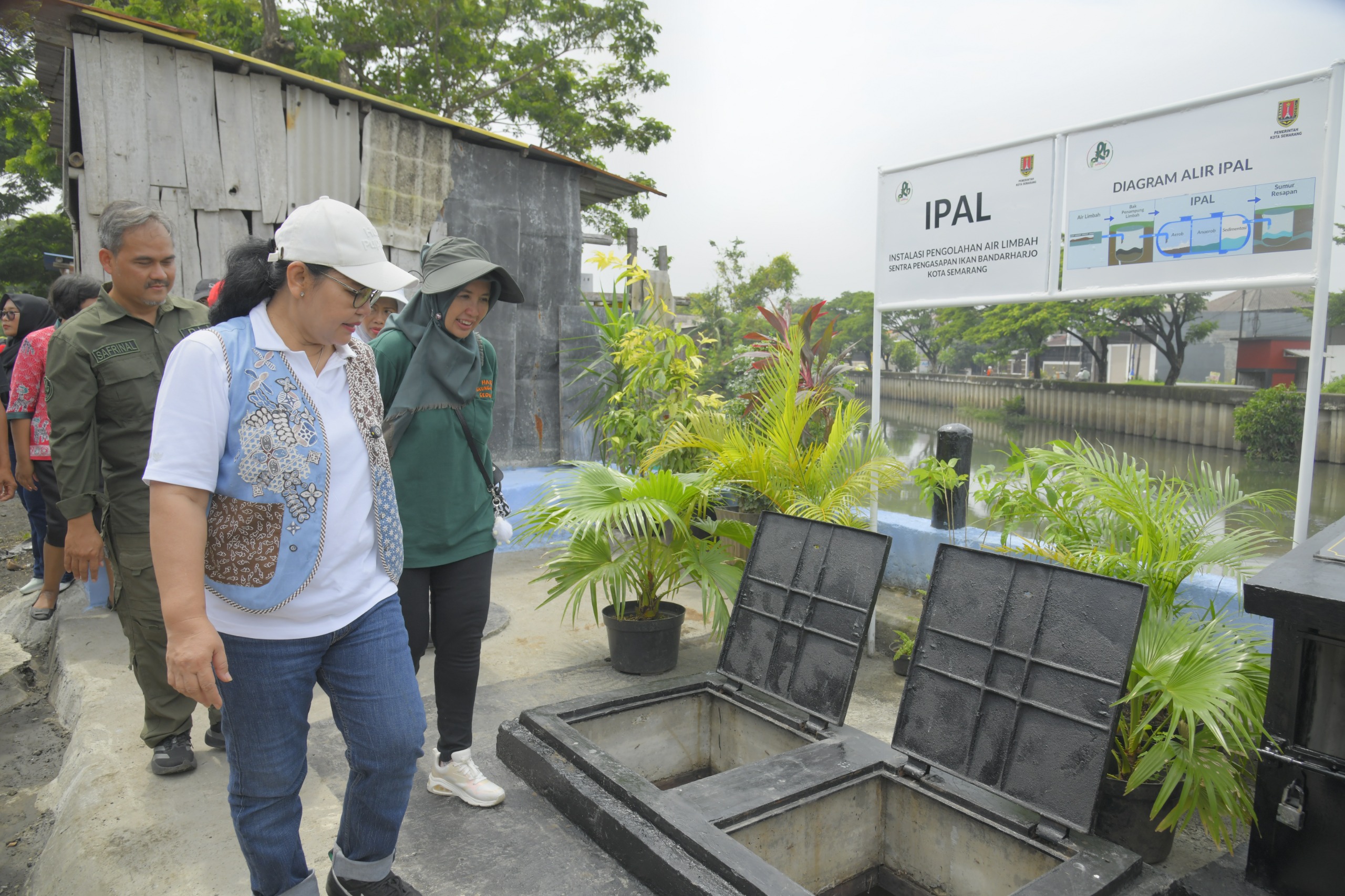 Wali Kota Semarang mengunjungi IPAL di Kampung Mangut Bandarharjo. (matasemarang.com/Lia Dina) Wali Kota Semarang mengunjungi IPAL di Kampung Mangut Bandarharjo. (matasemarang.com/Lia Dina)