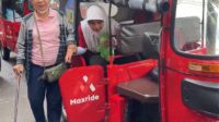 Disabilitas gunakan bajaj. (matasemarang.com/Lia Dina)