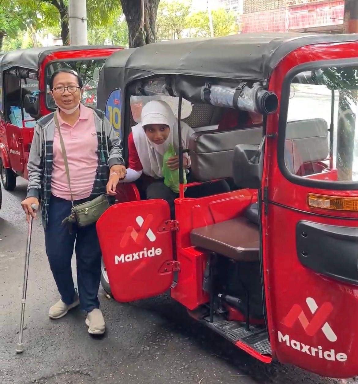Disabilitas gunakan bajaj. (matasemarang.com/Lia Dina)