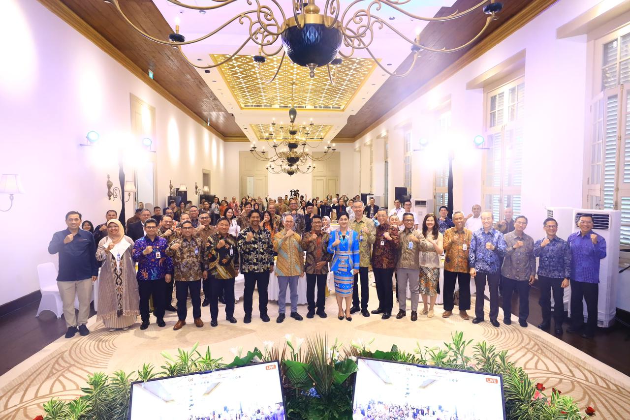 Penyerahan dana Rp161 miliar kepada korban scam, simbol komitmen OJK dan IASC melawan penipuan digital (foto: OJK) Penyerahan dana Rp161 miliar kepada korban scam, simbol komitmen OJK dan IASC melawan penipuan digital (foto: OJK)