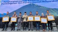 Bank Jateng menerima penghargaan dari Kementerian Desa dan Pembangunan Daerah Tertinggal pada Kamis 15 Januari 2026. (foto: Bank Jateng)