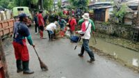 pembersihan sungai di Kembangsari Semarang tengah. (matasemarang.com/Lia Dina)